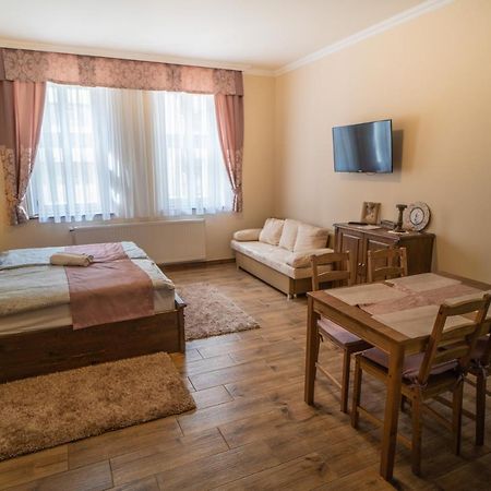 Toscana Apartman Дьюла Екстер'єр фото