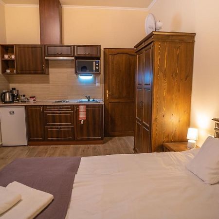 Toscana Apartman Дьюла Екстер'єр фото