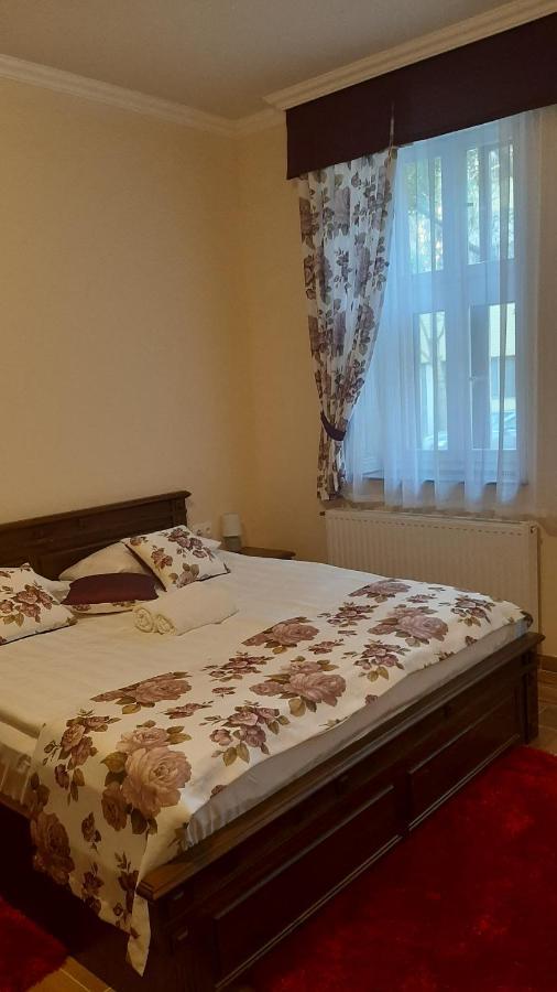 Toscana Apartman Дьюла Екстер'єр фото