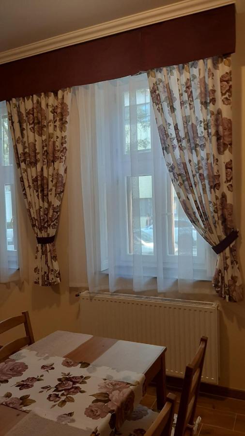 Toscana Apartman Дьюла Екстер'єр фото