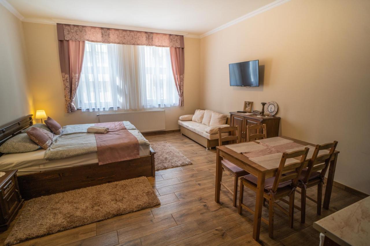 Toscana Apartman Дьюла Екстер'єр фото