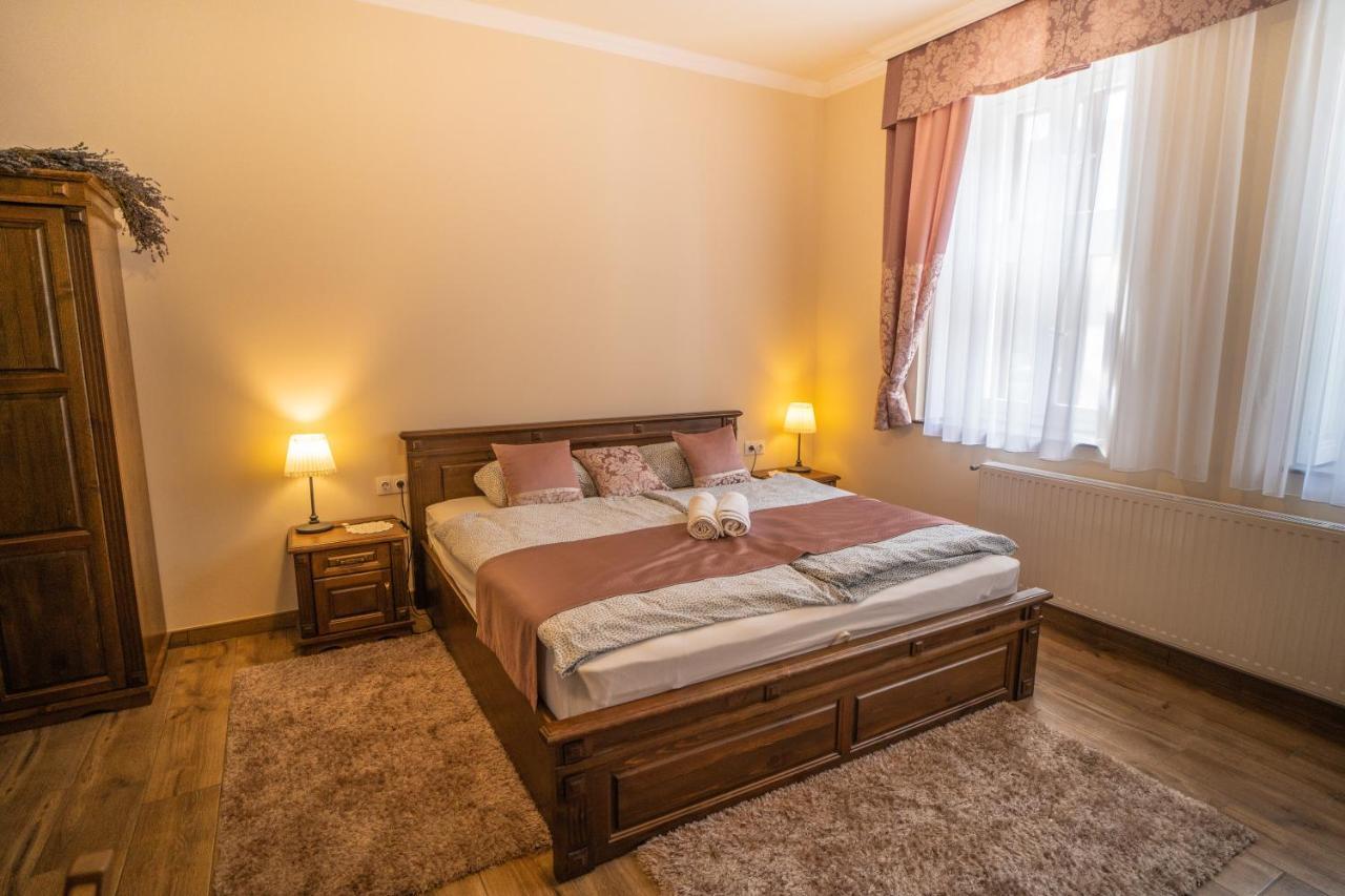 Toscana Apartman Дьюла Екстер'єр фото