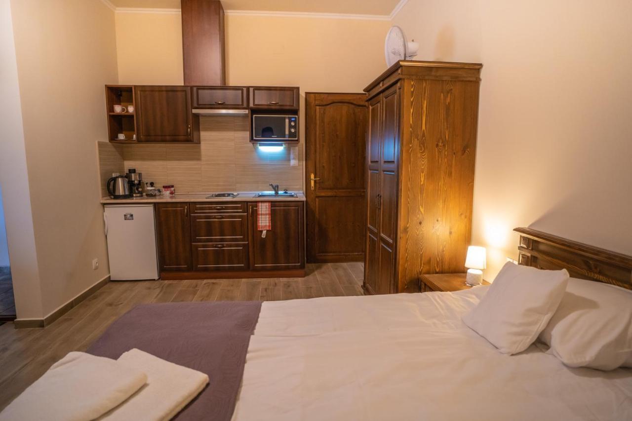 Toscana Apartman Дьюла Екстер'єр фото