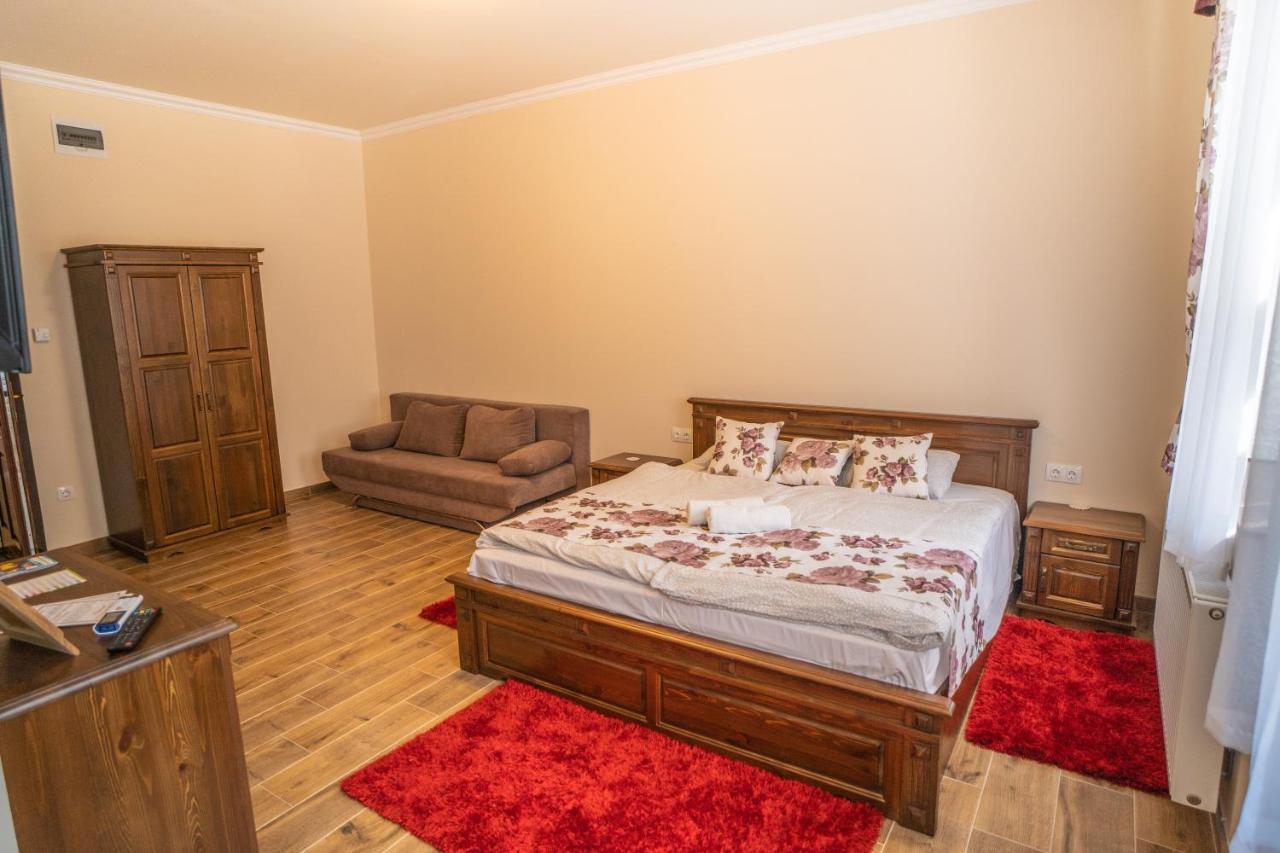 Toscana Apartman Дьюла Екстер'єр фото