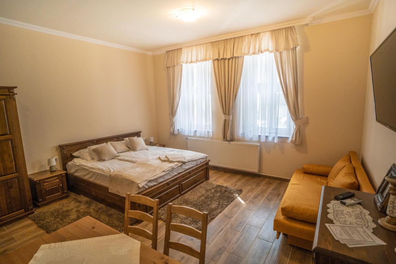 Toscana Apartman Дьюла Екстер'єр фото