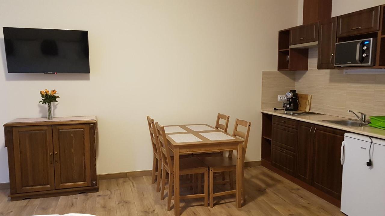 Toscana Apartman Дьюла Екстер'єр фото