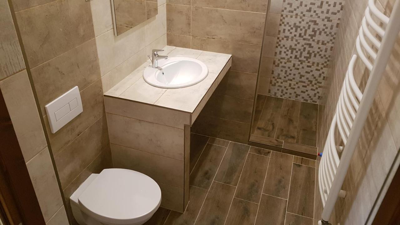 Toscana Apartman Дьюла Екстер'єр фото