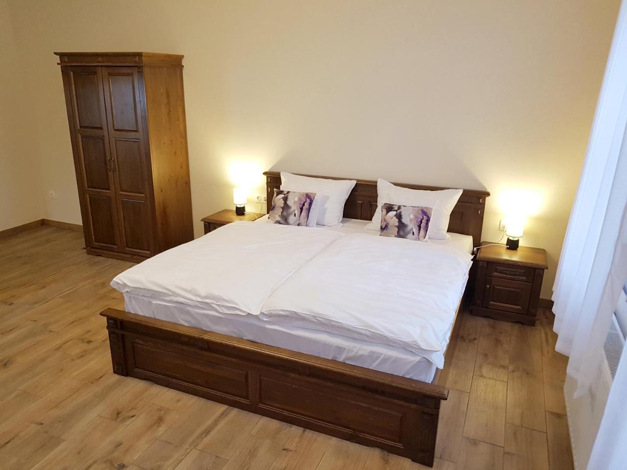 Toscana Apartman Дьюла Екстер'єр фото