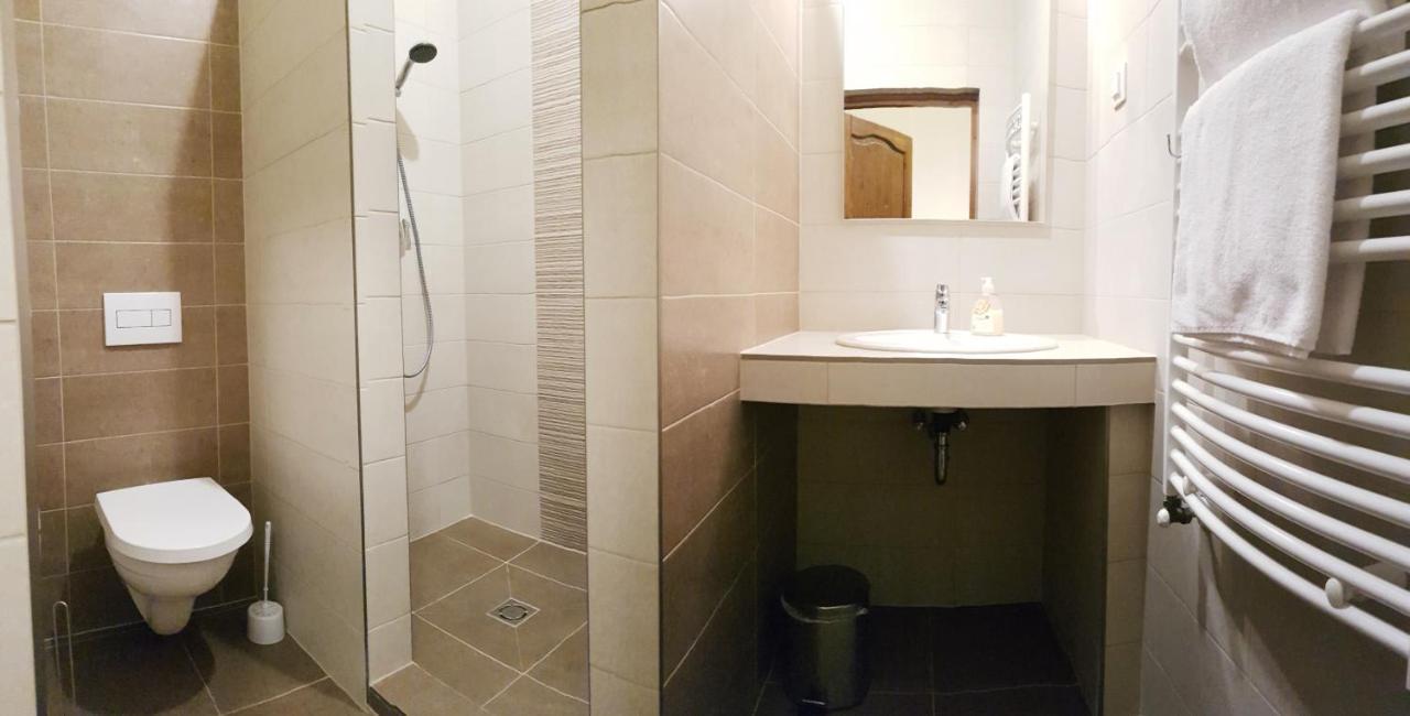 Toscana Apartman Дьюла Екстер'єр фото