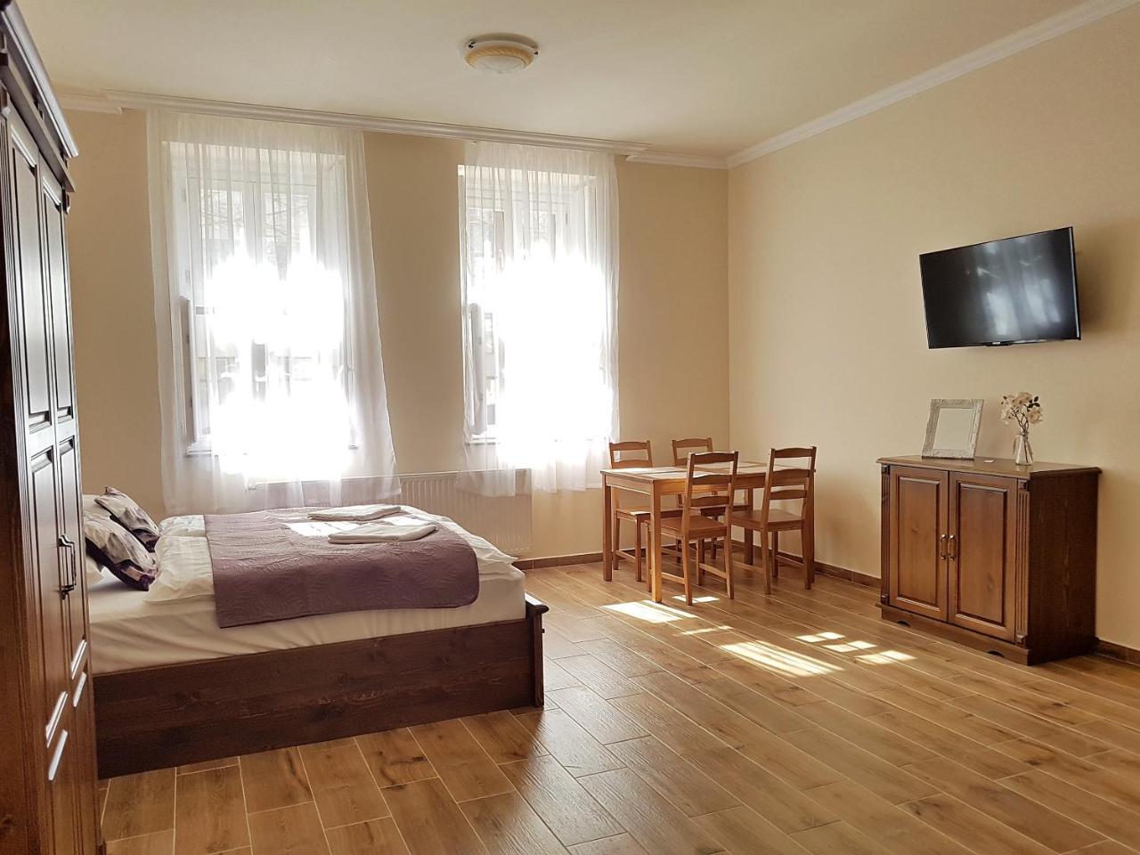 Toscana Apartman Дьюла Екстер'єр фото