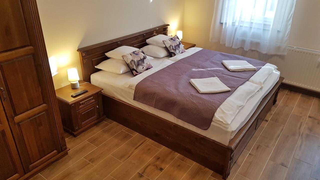 Toscana Apartman Дьюла Екстер'єр фото