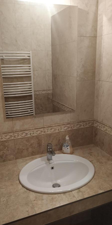 Toscana Apartman Дьюла Екстер'єр фото